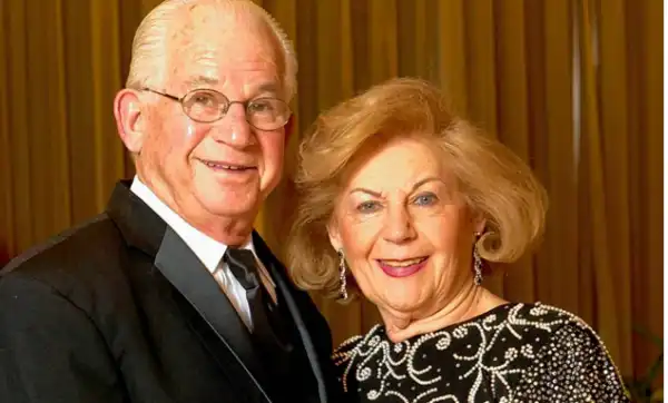 Couple Married For 69 Years Die Minutes Apart… Holding Hands. [Photo]